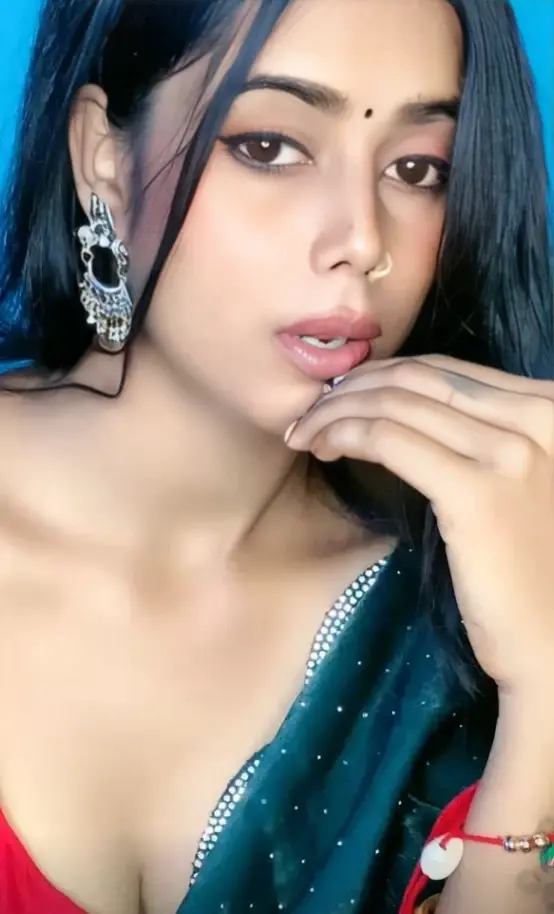 Hot Desi Girlfriend XXX Video, Shows Hairy Pussy & Fingers it Hard (FULL VIDEO 18+)