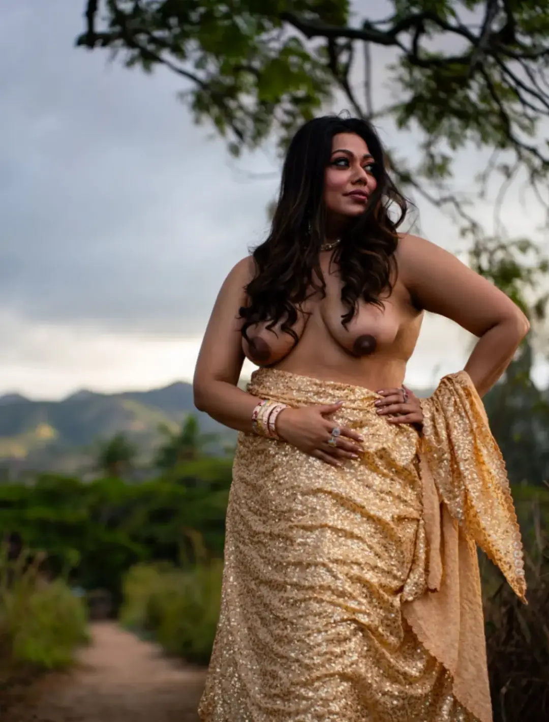 Desi Model Saroni Roy Xxx Flashes Her Massive Boobs  (FULL VIDEO 18+)